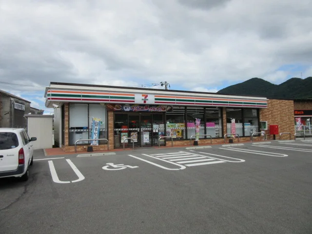 セブンイレブン八代上片町店まで700m