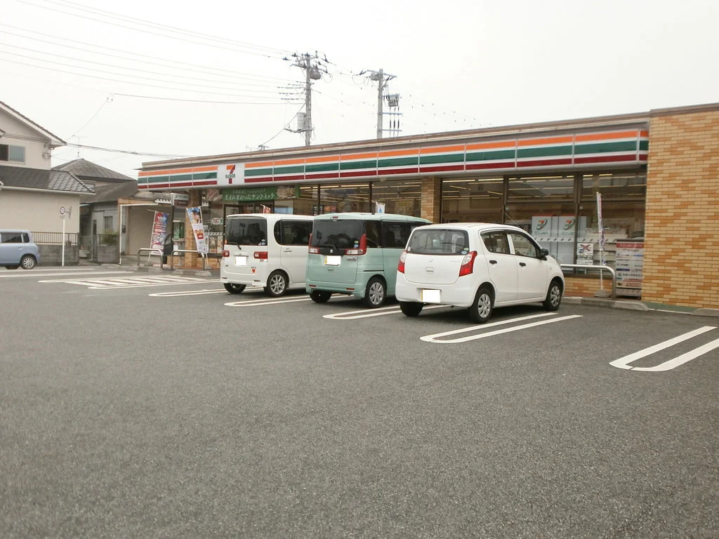 コンビニ　徒歩4分（約290ｍ）