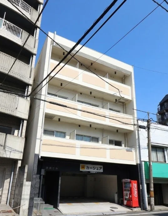 周辺にはコンビニや、飲食店など多数ございますので外食を主に考えている方にもオススメです♪また、広島駅へ電車で10分ほどなので非常に便利な立地♪