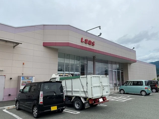 しまむら坂城店まで90m