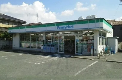 ファミリーマートまで650m