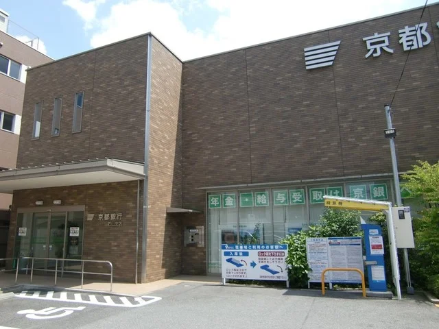 京都銀行　石山支店まで34m