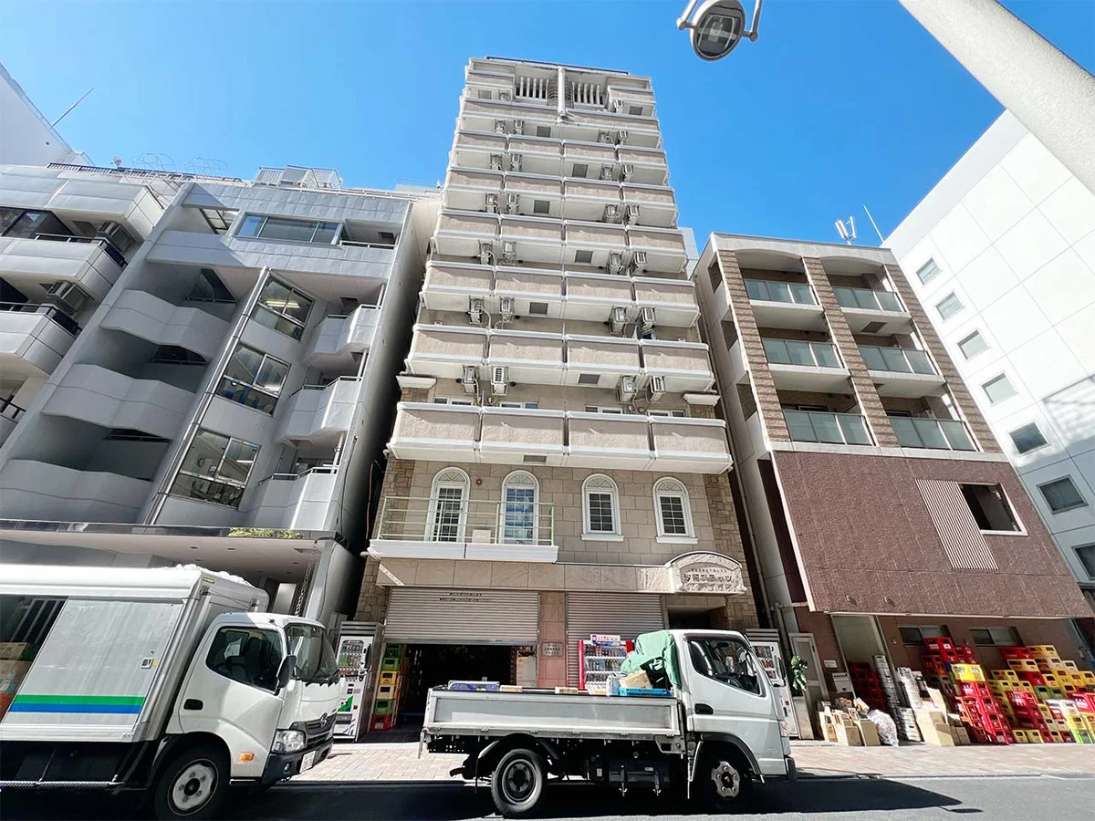 写真はお部屋のイメージです。ラグなどの室内装飾はございません。