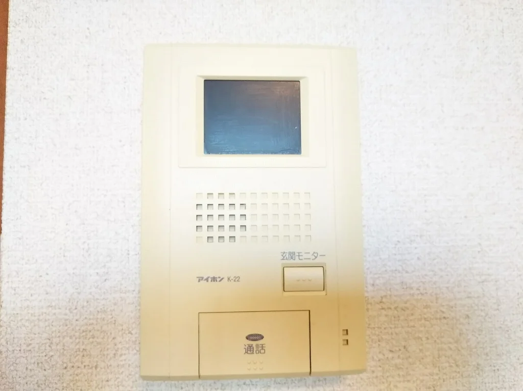 モニター付きインターホンで安心。同タイプの写真です