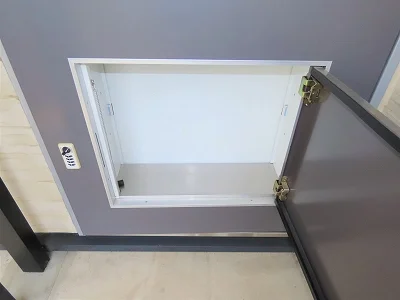 玄関扉に宅配ボックスあり