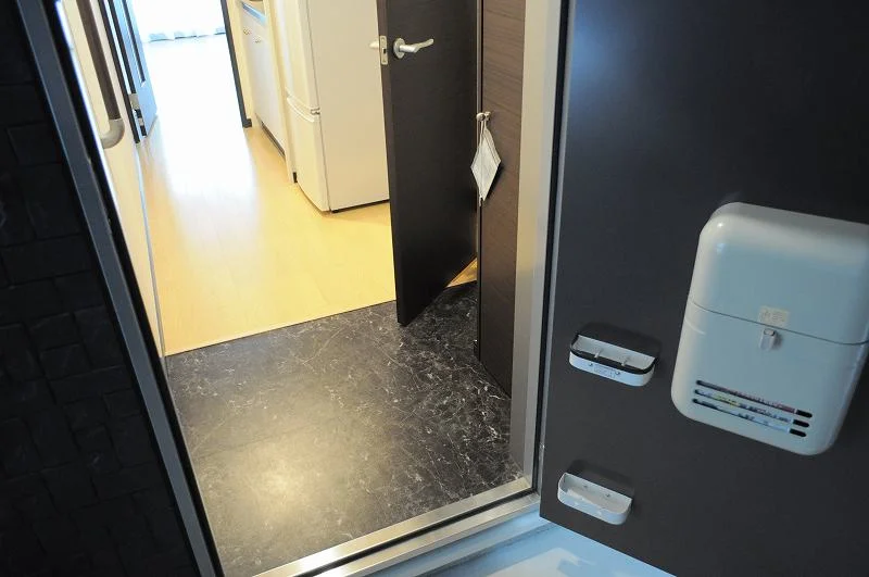 郵便ｂｏｘと傘立てが設置済み