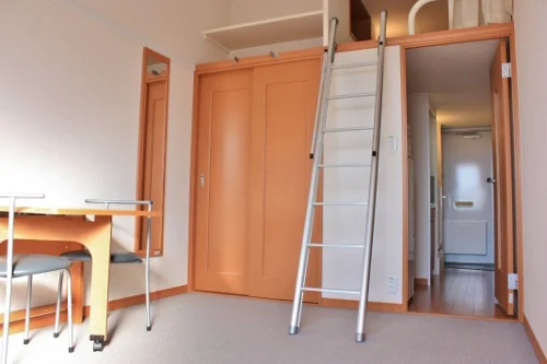 1階フローリング　2階カーペット