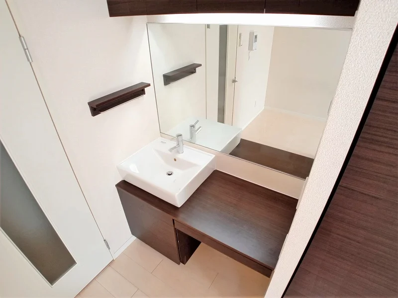 室内に独立洗面台あり