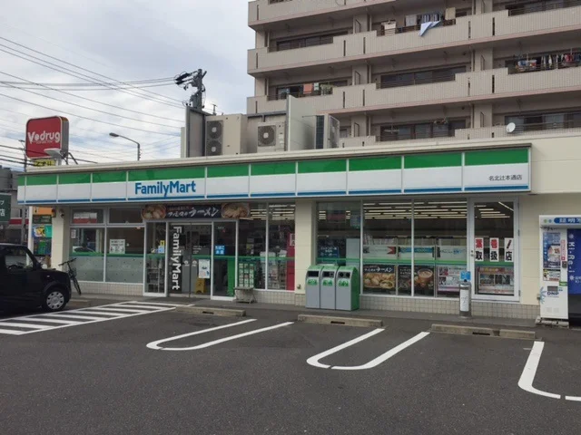 徒歩約４分でコンビニエンスストアがあり買い物にも便利