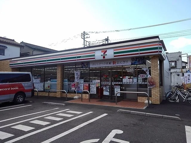 セブンイレブンそうか公園通店まで550m