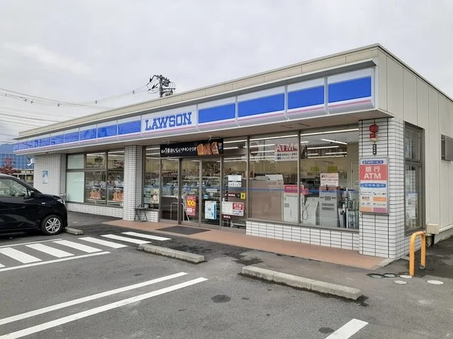 ローソン甲府大里町店まで600m