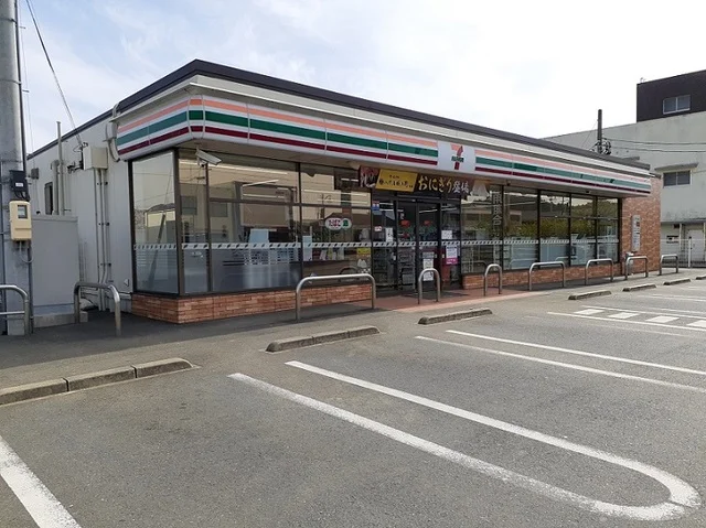 セブンイレブンまで240m