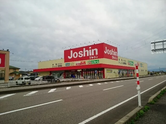 ジョーシン高岡蓮花寺店まで650m
