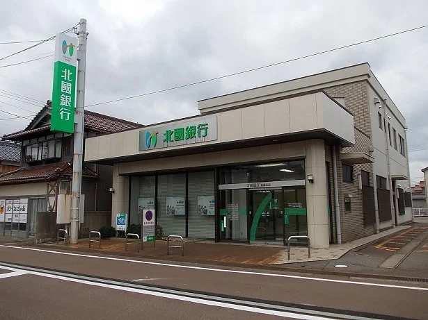 北國銀行動橋支店まで2800m