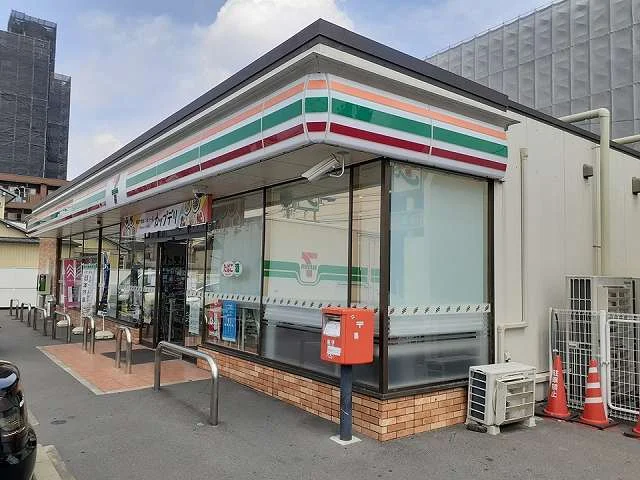 セブンイレブン　貴船３丁目店まで50m