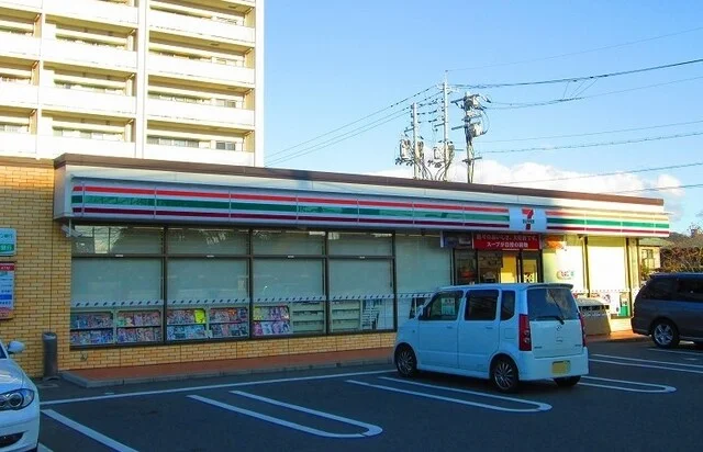 セブンイレブン吉敷下東店まで300m
