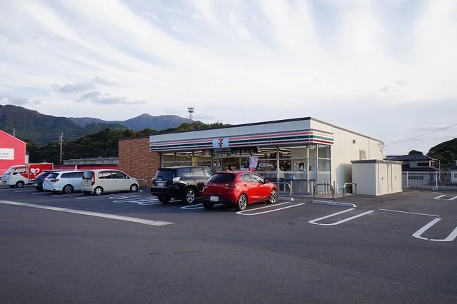 セブンイレブンまで120m