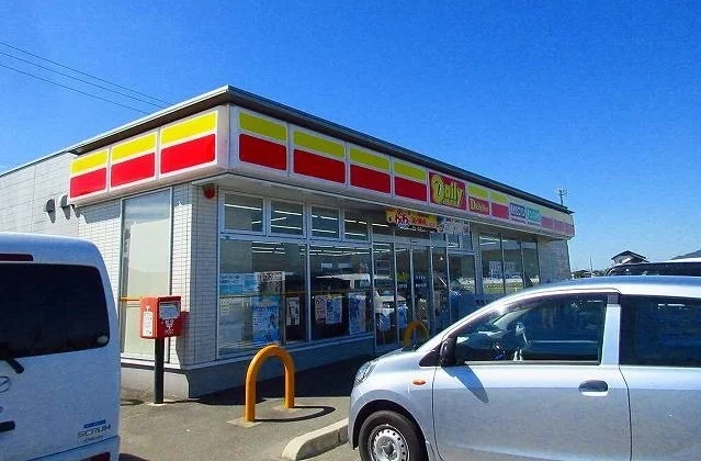 デイリーヤマザキ芦刈店まで240m