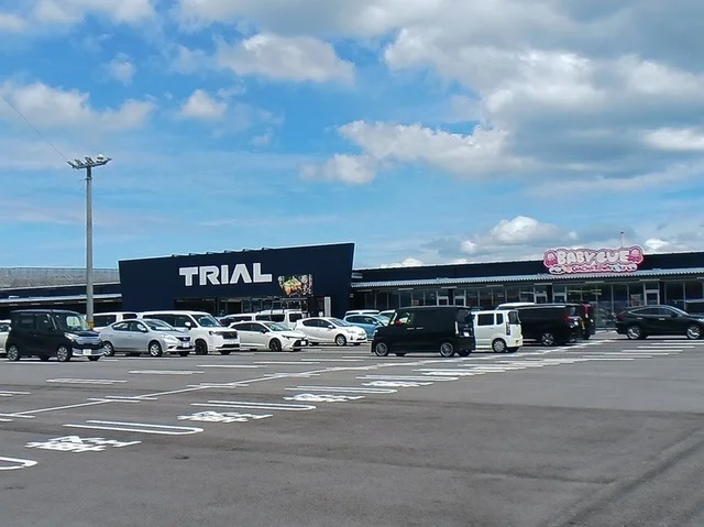 メガセンタートライアル荒尾店まで1600m