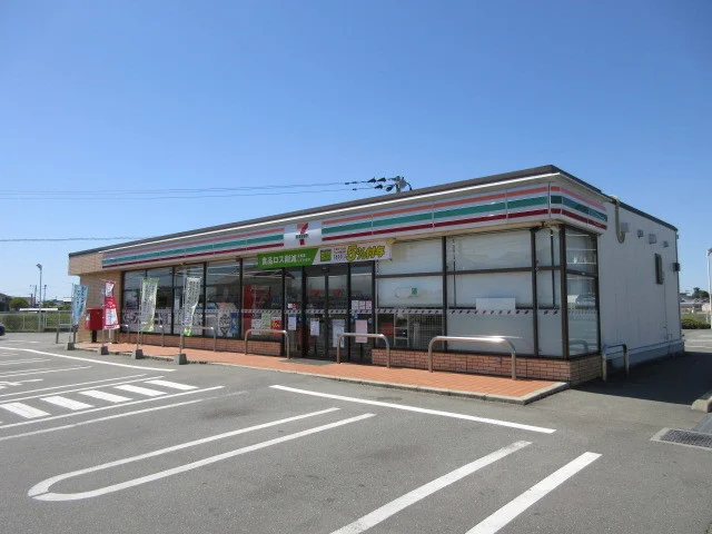 セブンイレブンまで790m