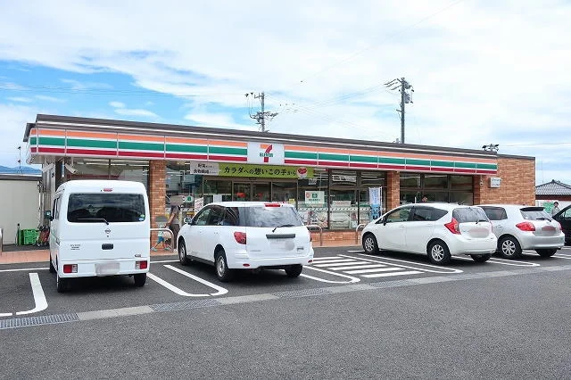 セブンイレブンまで650m