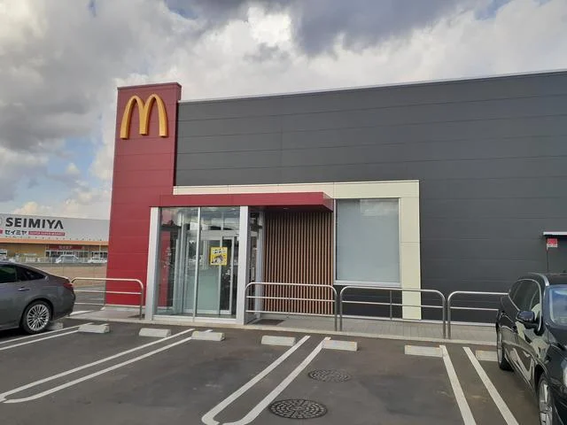 マクドナルドまで757m