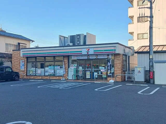 セブンイレブン足立栗原４丁目店まで153m