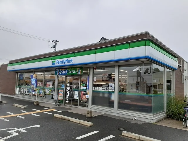 ファミリーマート様まで363m