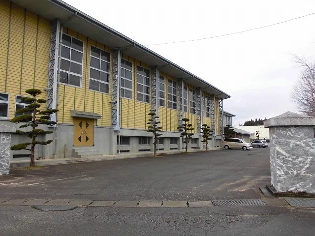 錦町立錦中学校まで1200m