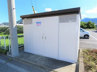 敷地内にゴミ庫が設置されておりゴミ捨てに便利です