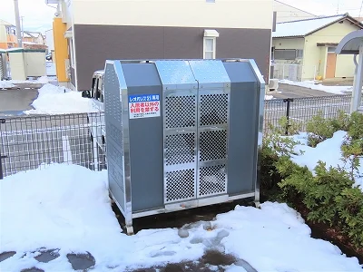 敷地内にゴミ庫が設置されておりゴミ捨てに便利です