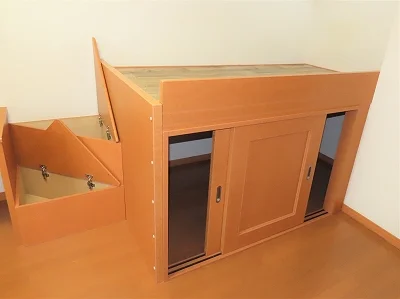 ベッド下、階段下は大容量収納！