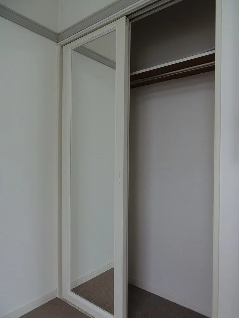 姿見付き収納です