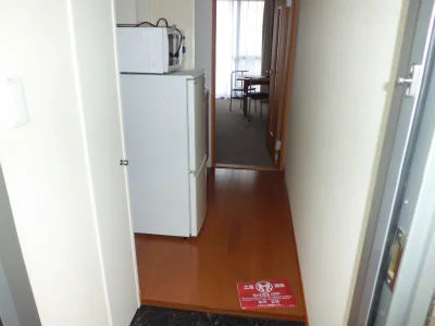 通路の奥が居室です。