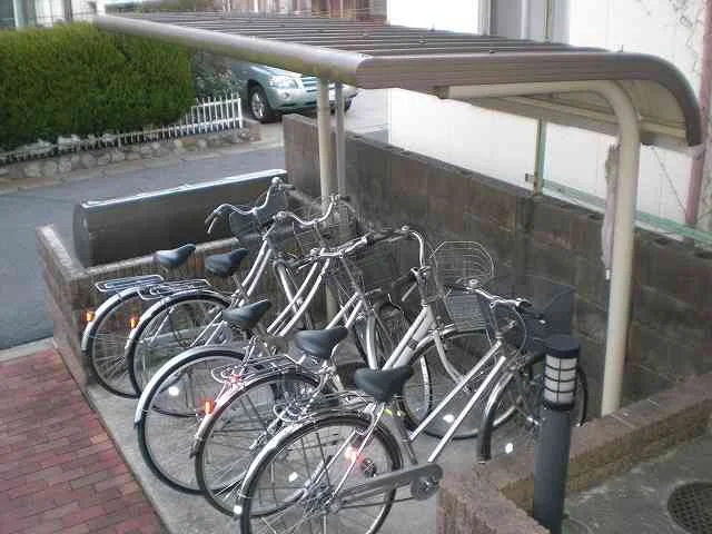 無料でご利用いただける屋根付き駐輪場完備