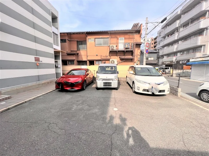 駐車場は別料金となります。