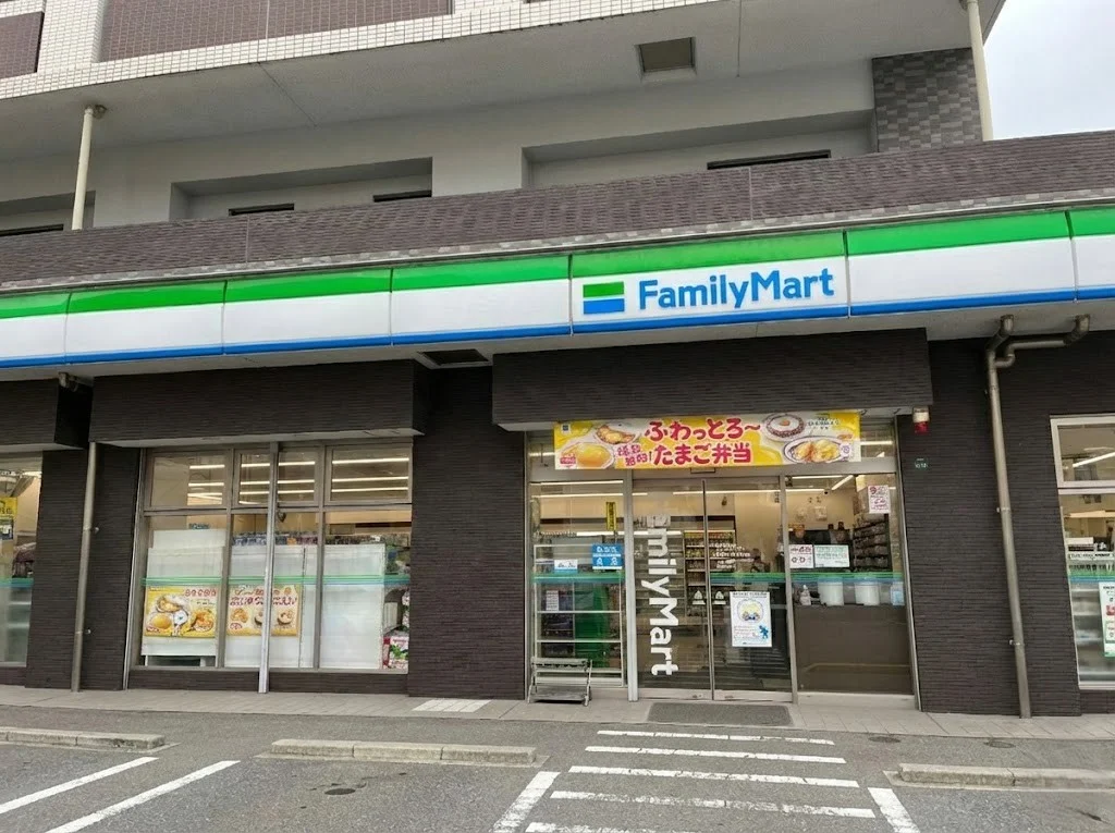 コンビニ　徒歩3分