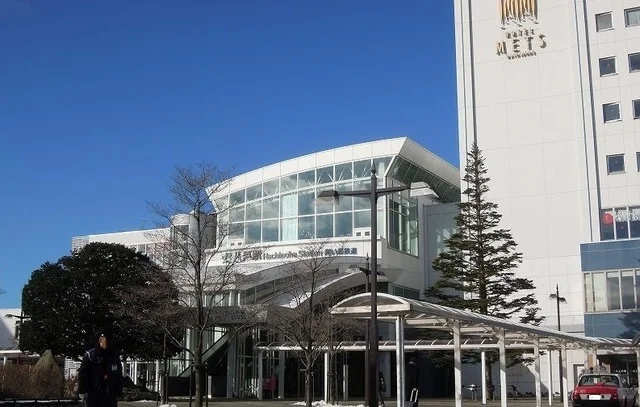 八戸駅まで1100m