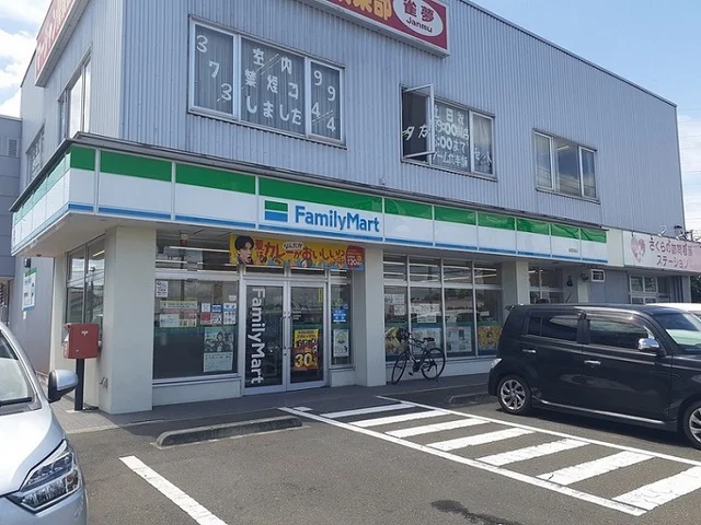ファミリーマート　泉関場店まで1100m