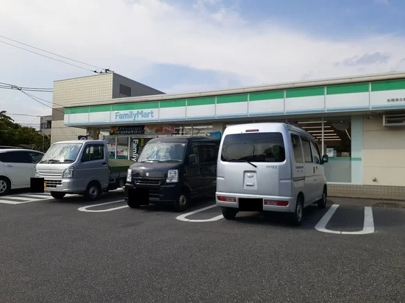 ファミリーマートまで350m