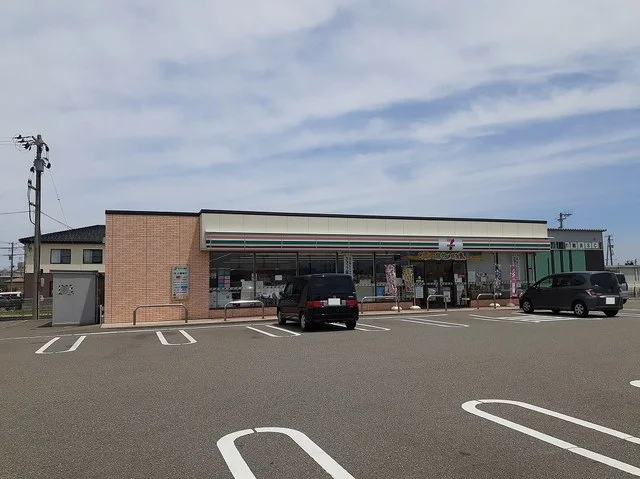 セブン-イレブン 金沢近岡町店まで750m
