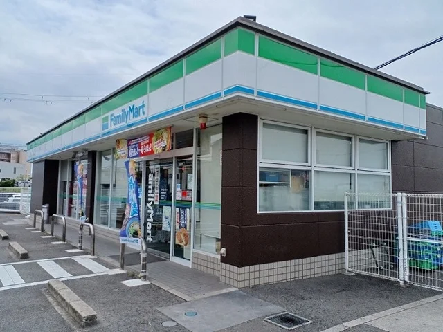 ファミリーマート様まで350m