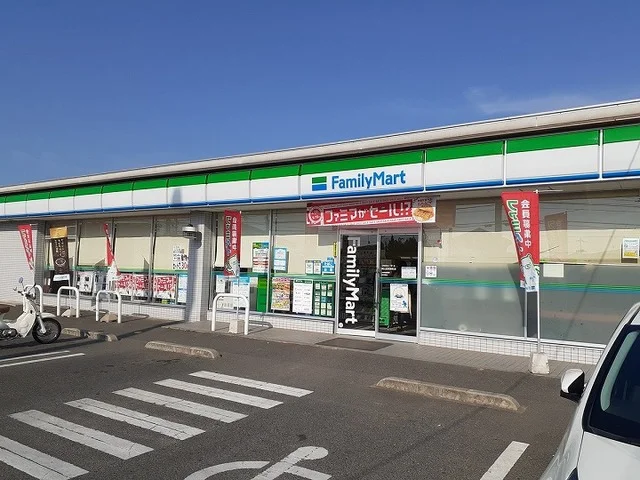 ファミリーマートさんまで1000m