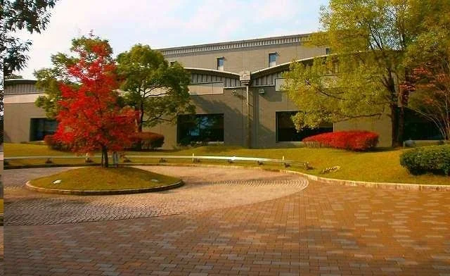 県立図書館さんまで1200m