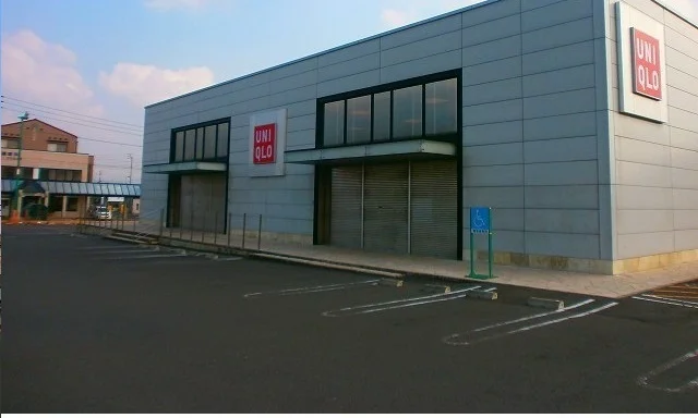 ユニクロさんまで2700m