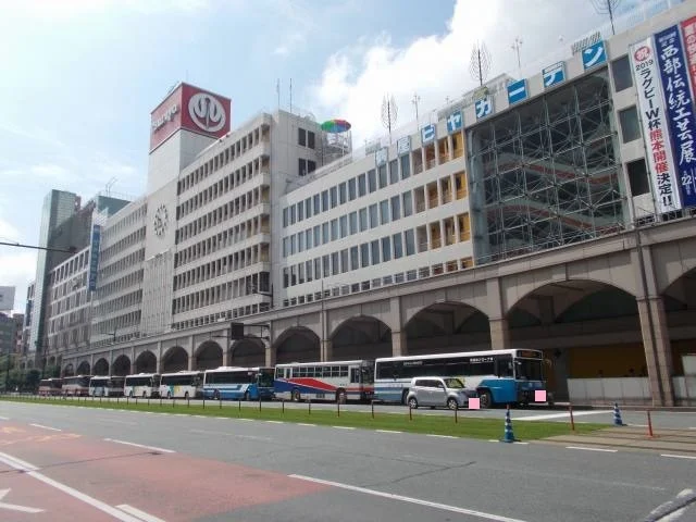 鶴屋百貨店まで1100m