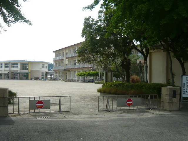 育英小学校まで440m