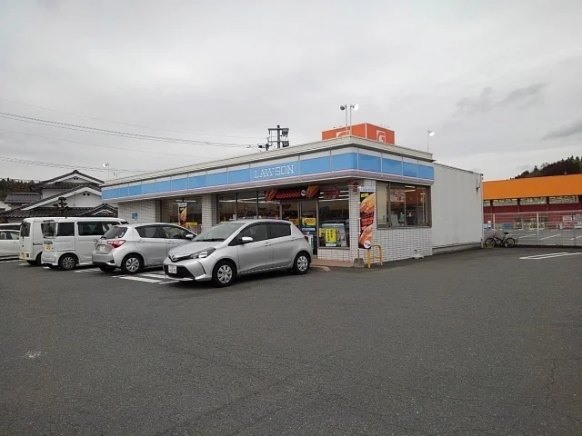 ローソン日田インター店まで770m