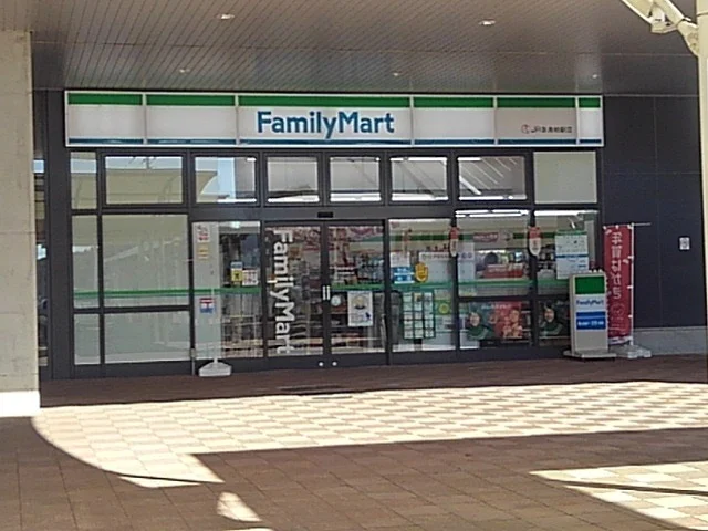 ファミリーマートＪＲ新鳥栖駅店まで70m