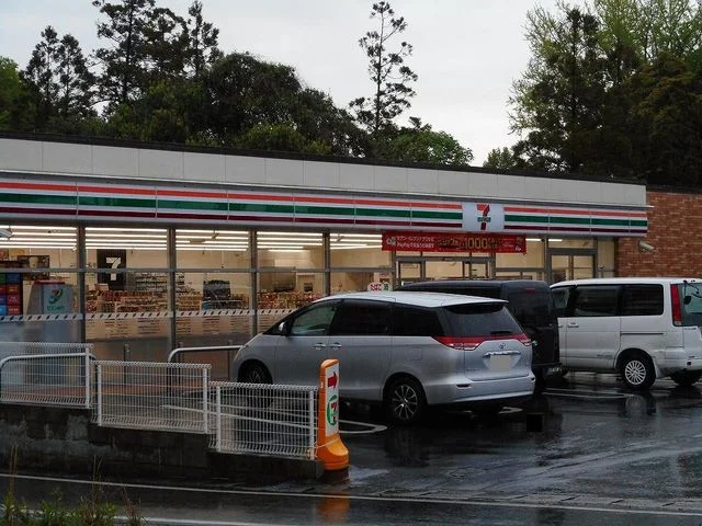 セブンイレブン小楠公園前店まで500m